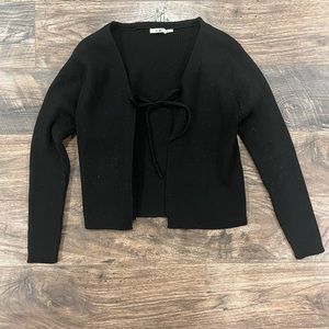 Cute tie-able top from Francesca’s! It’s long sleeved and a trendy style!